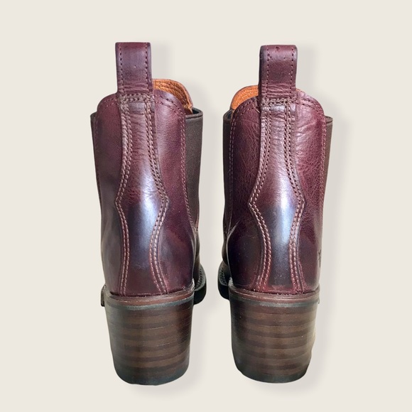Frye Sabrina Chelsea Burgundy Genuine Leather Vintage-Retro Moto Ankle Booties - Picture 12 of 16